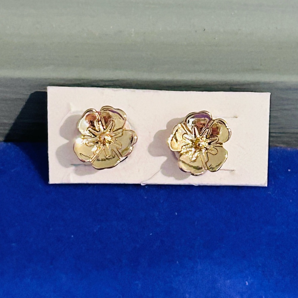 Gold Floral Studs earrings